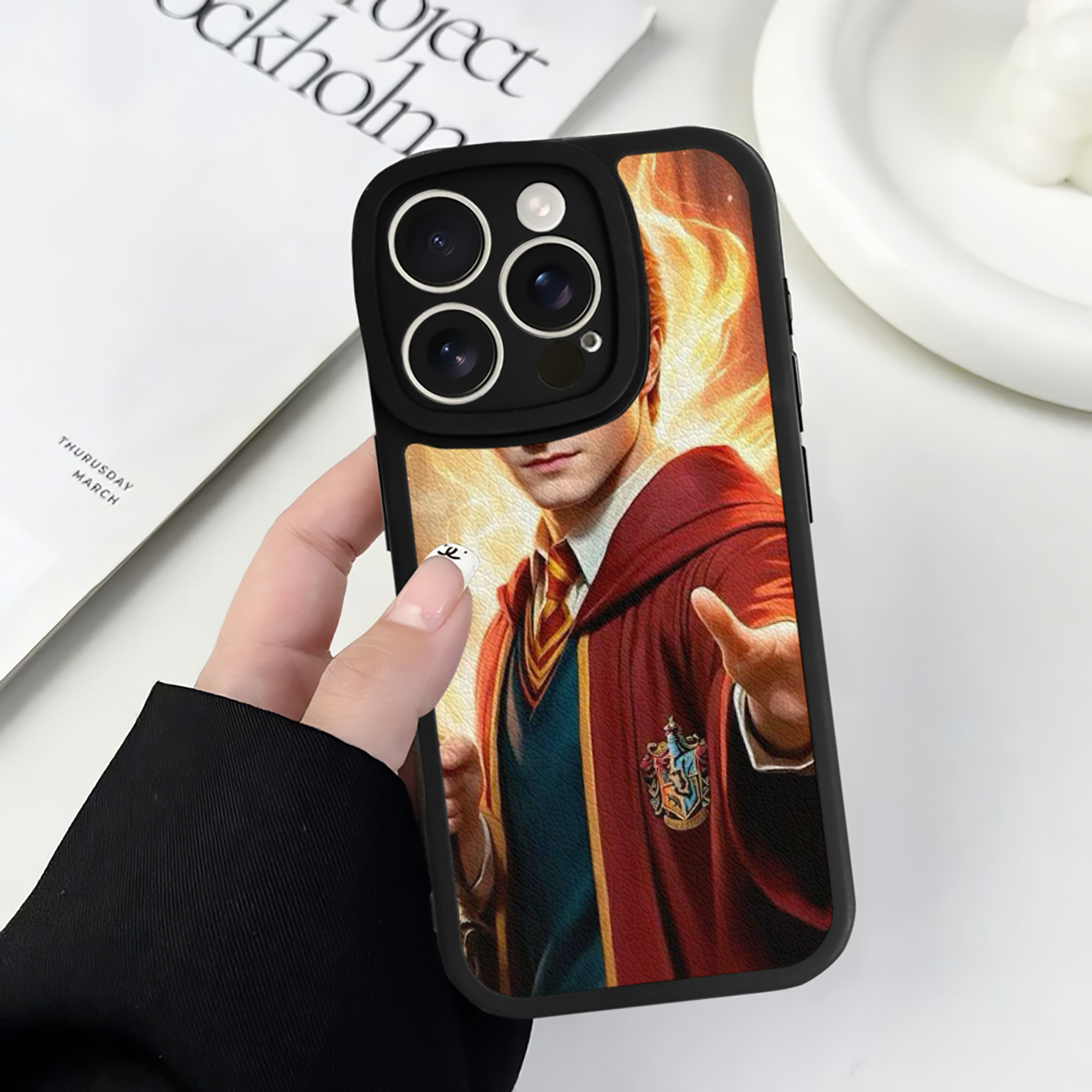 （画像用） Harry Potter ハリー・ポッターシリーズ 【iPhone 16シリーズ対応】シリコンスマホケース（レザー調） 材質：シリコン